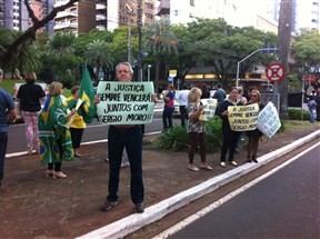 Movimentos contra corrupção fazem ato em Maringá em apoio ao juiz da Operação Lava Jato e a Polícia Federal